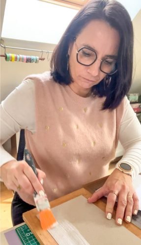 Claire, fondatrice de la papeterie en ligne Pop Biz'